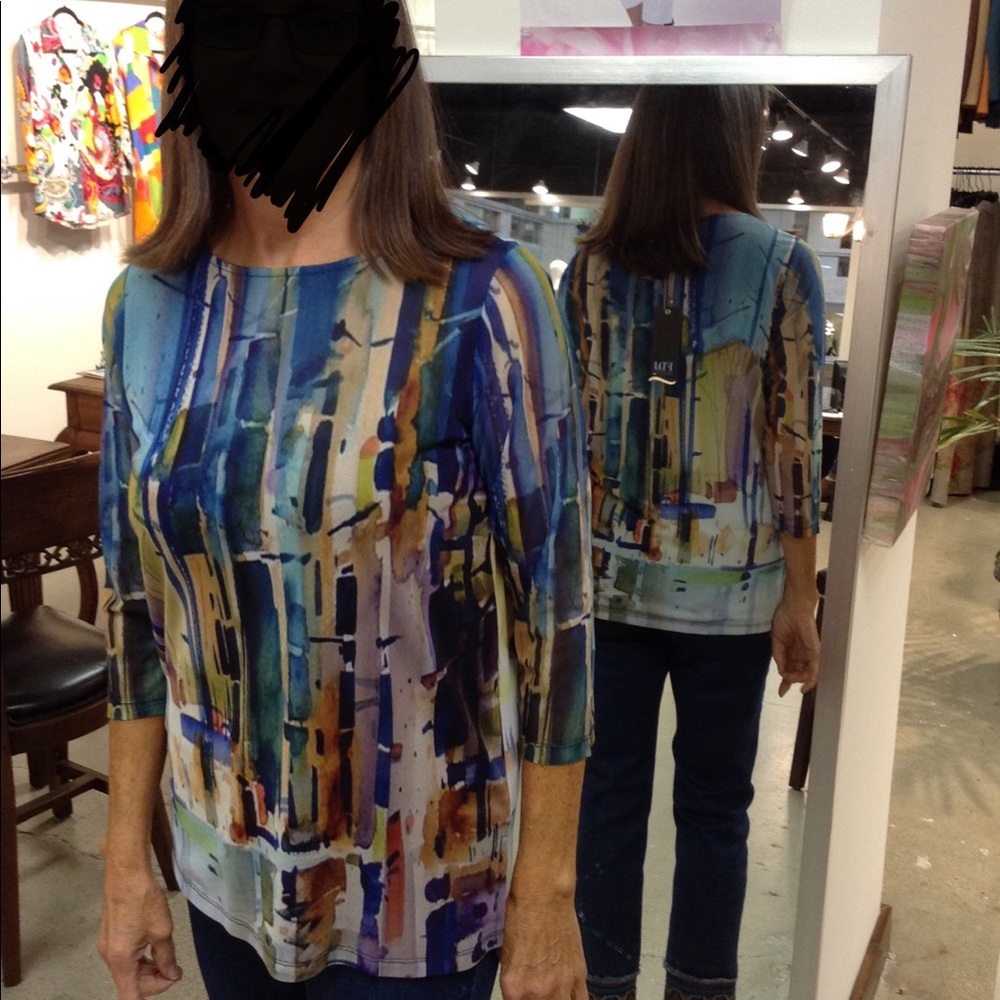 3/4 sleeve cityscape top